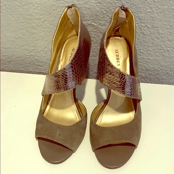Audrey Brooke Grey Suede Heels - Picture 1 of 8